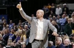 开云体育-球队管理层辞退教练，寻找新的带队人选的简单介绍