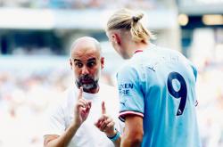 开云体育中国-曼城主场轻松获胜，扩大领先优势