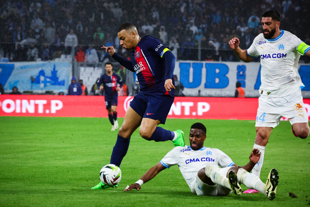 巴黎客场胜马赛，保持领跑优势