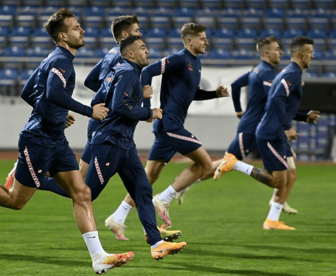 包含克罗地亚轻取斯洛文尼亚，葡萄牙险胜爱沙尼亚的词条