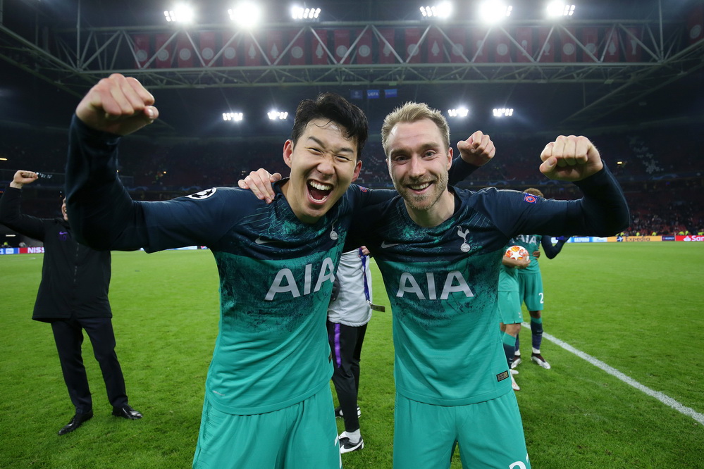 客场逆转胜利，球队成功晋级下一轮的简单介绍