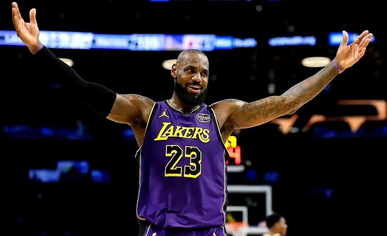 上海队鏖战快船，詹姆斯关键制胜