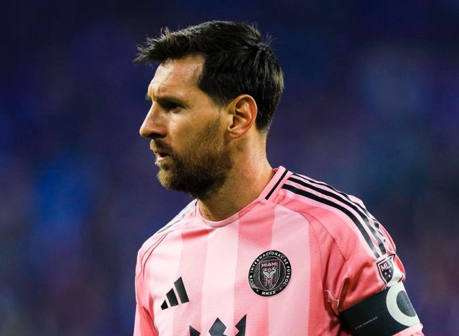 波兰鏖战巴黎，梅西带队取胜